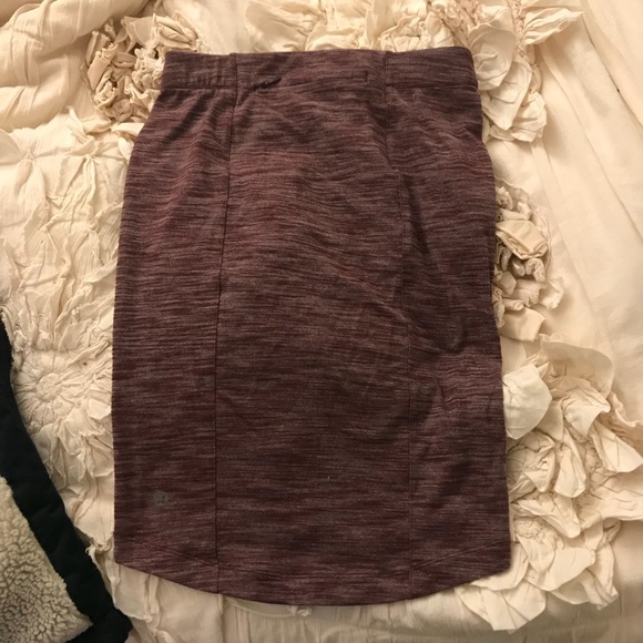 Lululemon pencil skirt in maroon - Picture 2 of 5